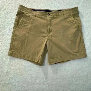 Men’s Crown & Ivy Khaki Shorts size 40 motion flex band